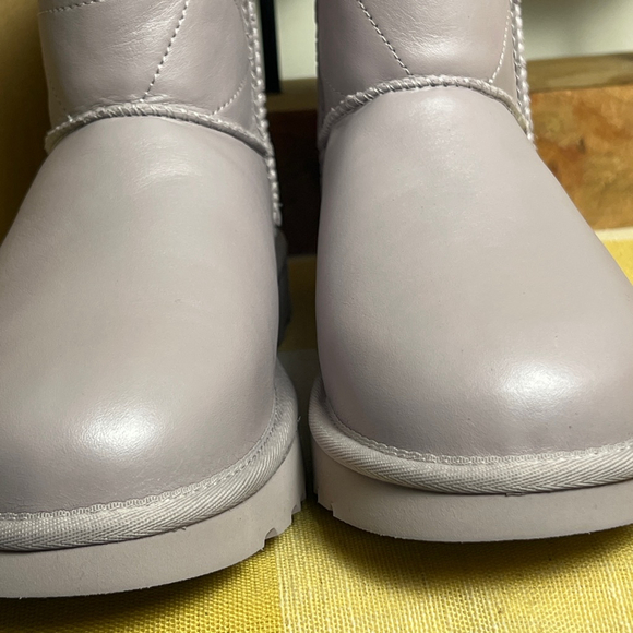 lacender purple Uggs Classic mini pearlizes boot - Picture 13 of 13
